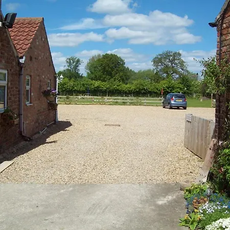 Fifth Milestone 4* Dunnington (North Yorkshire)